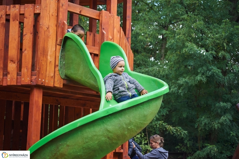 Felújított játszótér az erdőben - fotó Szarka Lajos