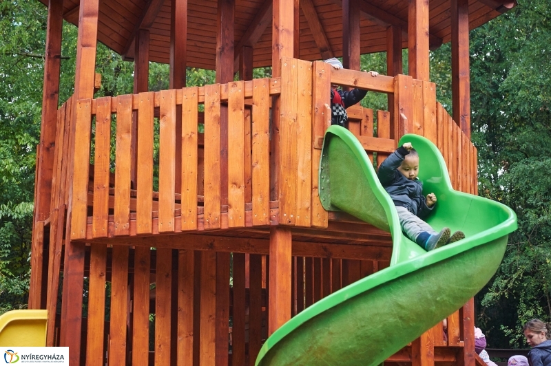 Felújított játszótér az erdőben - fotó Szarka Lajos