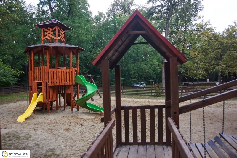 Felújított játszótér az erdőben - fotó Szarka Lajos