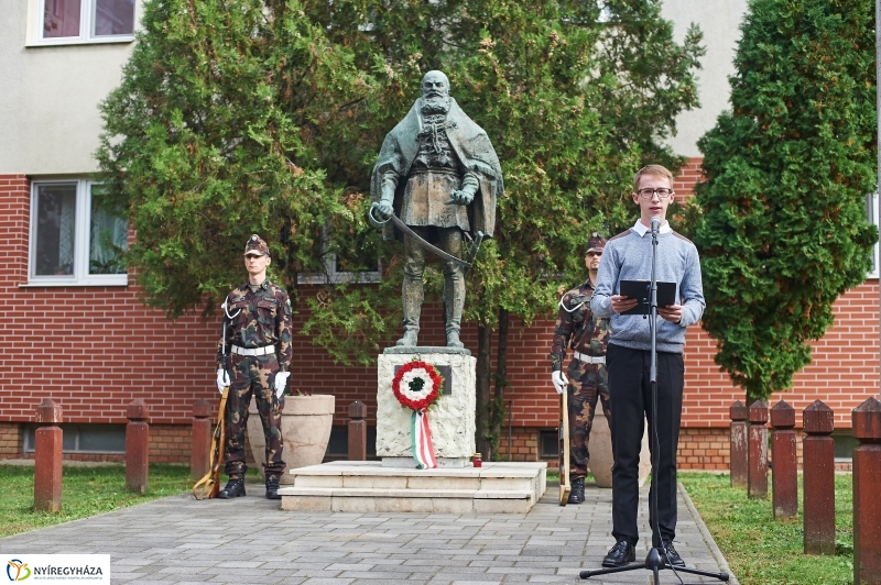 Emlékező koszorúzás az aradi vértanúkra - fotó Szarka Lajos