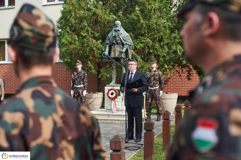 Emlékező koszorúzás az aradi vértanúkra - fotó Szarka Lajos