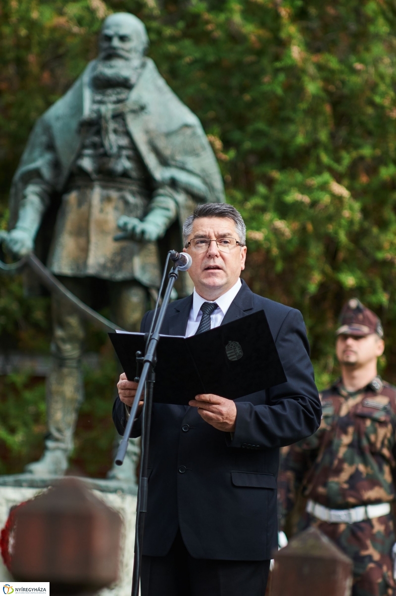 Emlékező koszorúzás az aradi vértanúkra - fotó Szarka Lajos