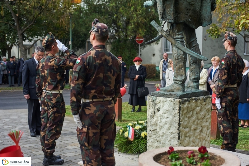 Emlékező koszorúzás az aradi vértanúkra - fotó Szarka Lajos