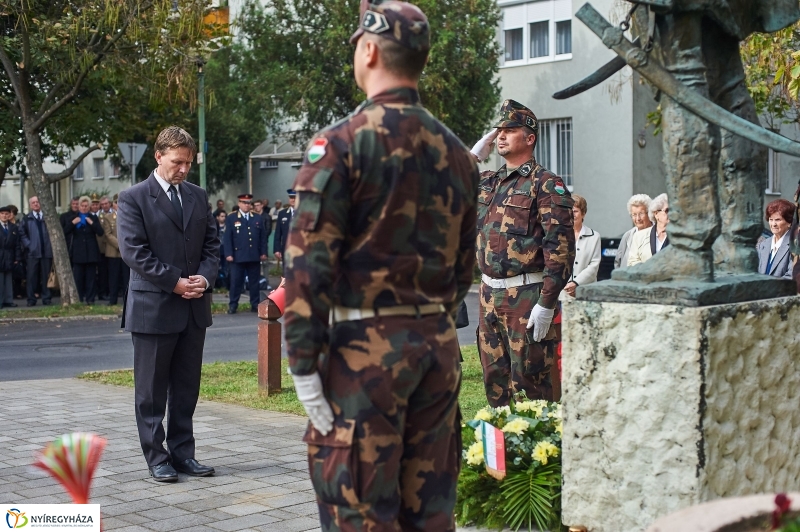 Emlékező koszorúzás az aradi vértanúkra - fotó Szarka Lajos
