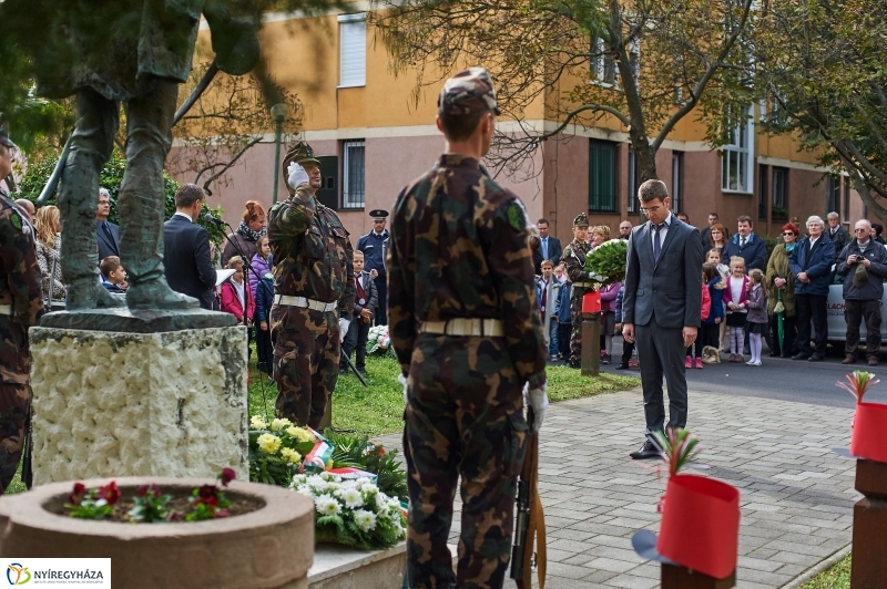 Emlékező koszorúzás az aradi vértanúkra - fotó Szarka Lajos
