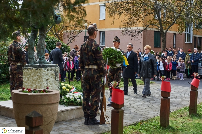 Emlékező koszorúzás az aradi vértanúkra - fotó Szarka Lajos