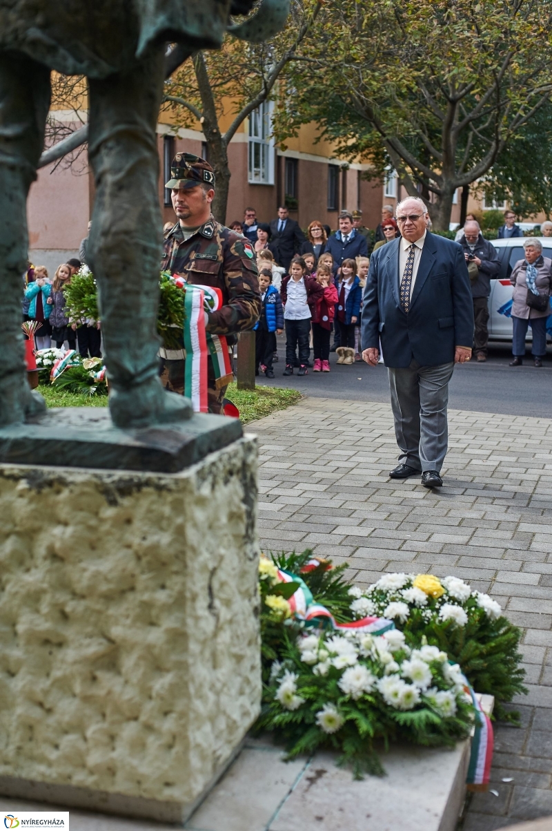 Emlékező koszorúzás az aradi vértanúkra - fotó Szarka Lajos