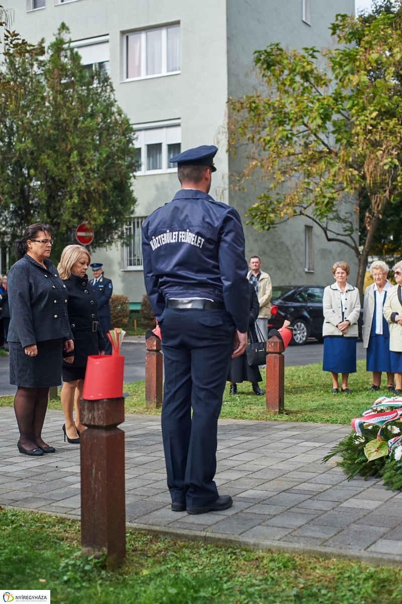 Emlékező koszorúzás az aradi vértanúkra - fotó Szarka Lajos