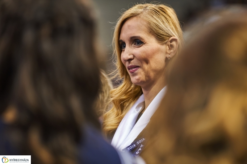 Szalagtűzés a Vasváris diákokkal - fotó Szarka Lajos