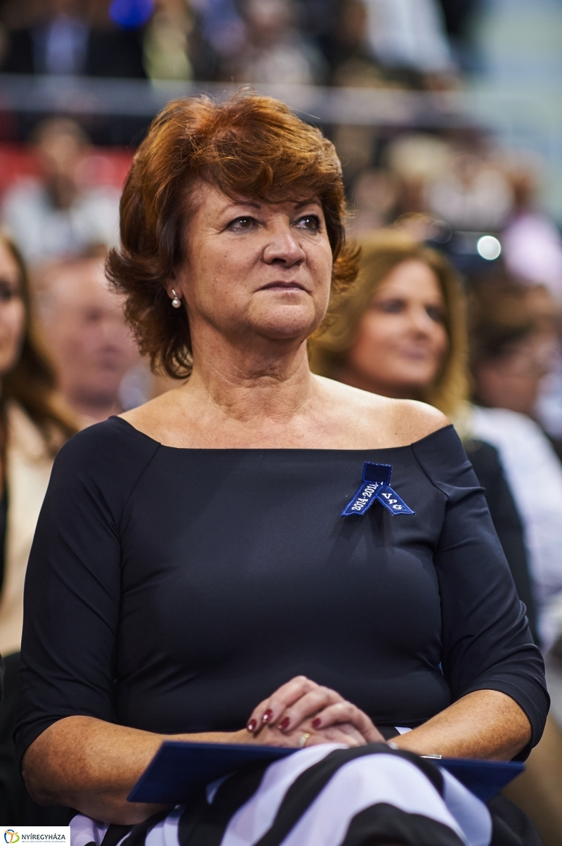 Szalagtűzés a Vasváris diákokkal - fotó Szarka Lajos