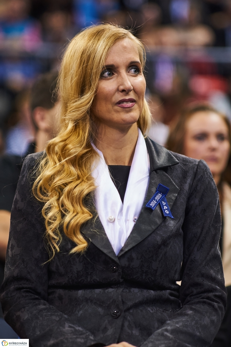 Szalagtűzés a Vasváris diákokkal - fotó Szarka Lajos