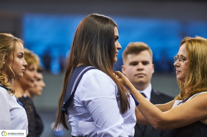 Szalagtűzés a Vasváris diákokkal - fotó Szarka Lajos