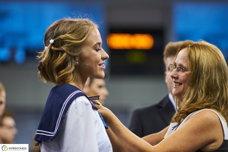Szalagtűzés a Vasváris diákokkal - fotó Szarka Lajos