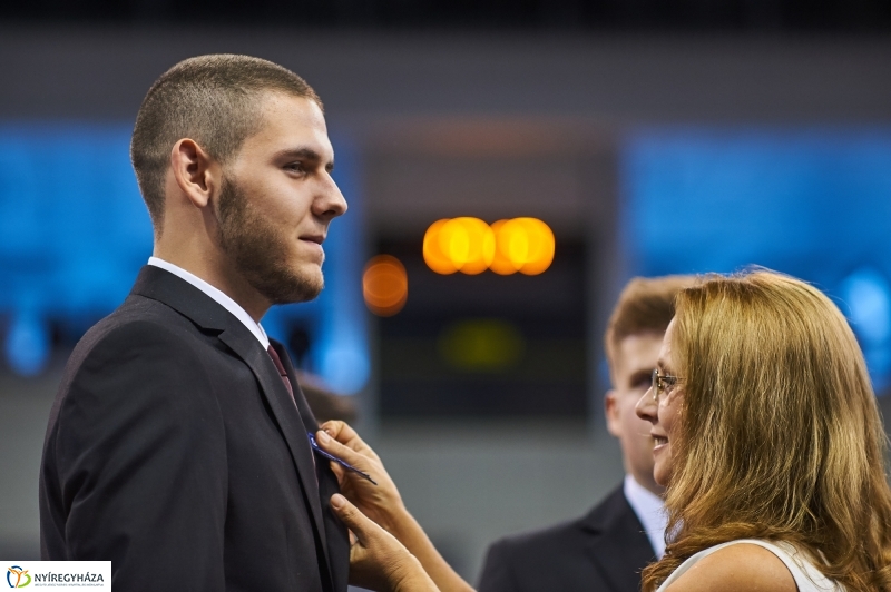 Szalagtűzés a Vasváris diákokkal - fotó Szarka Lajos