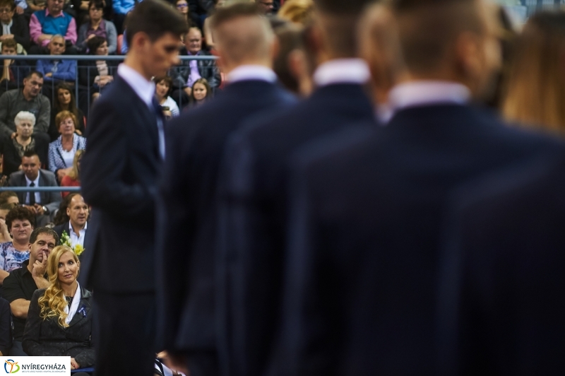 Szalagtűzés a Vasváris diákokkal - fotó Szarka Lajos