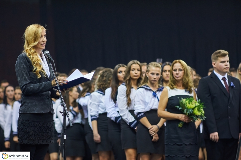 Szalagtűzés a Vasváris diákokkal - fotó Szarka Lajos