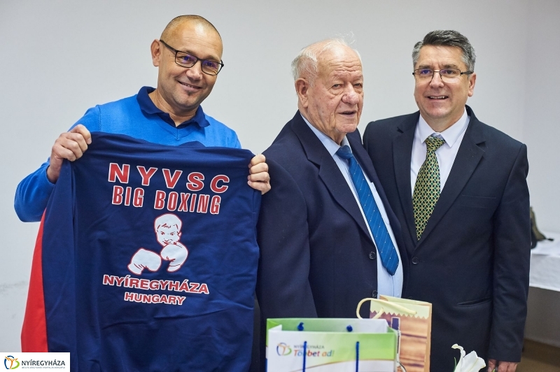 Szépkorú köszöntése Mester Gyula - fotó Szarka Lajos