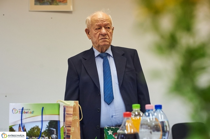 Szépkorú köszöntése Mester Gyula - fotó Szarka Lajos