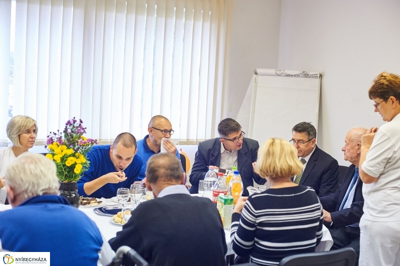 Szépkorú köszöntése Mester Gyula - fotó Szarka Lajos