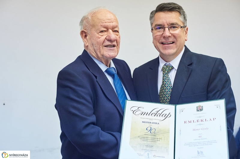 Szépkorú köszöntése Mester Gyula - fotó Szarka Lajos