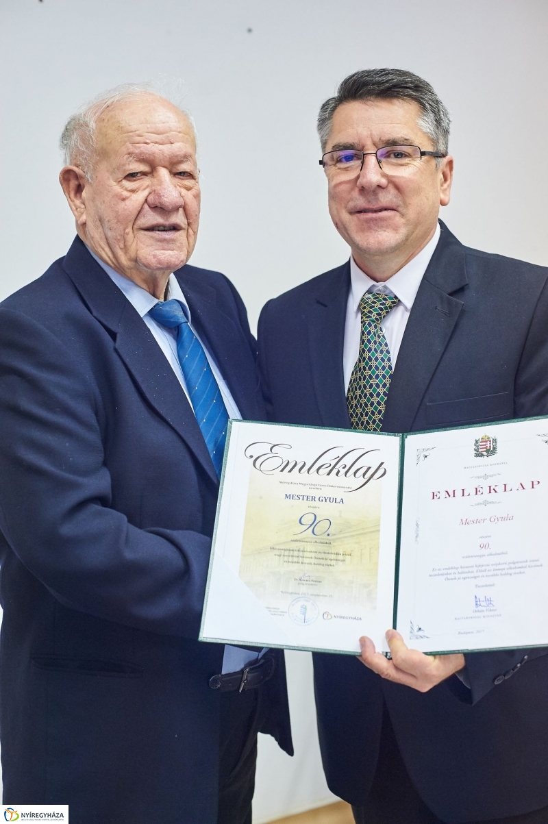 Szépkorú köszöntése Mester Gyula - fotó Szarka Lajos