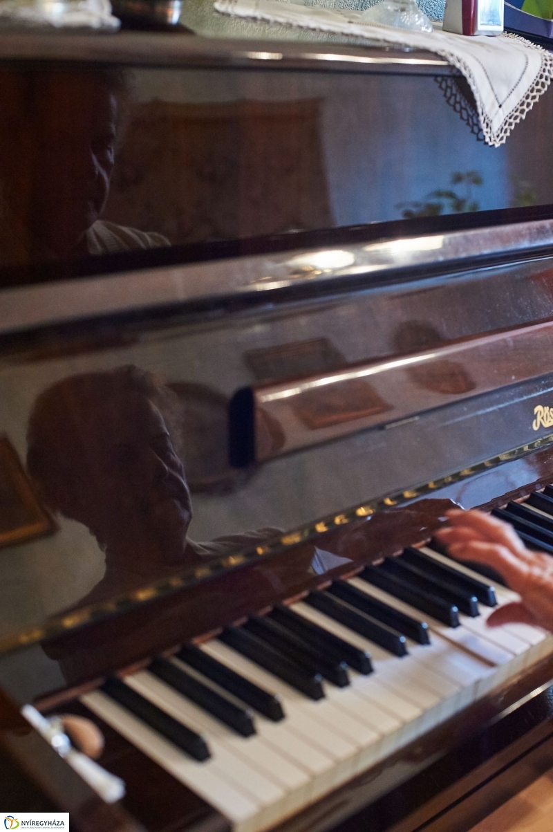 Szépkorú köszöntése Balya Lászlóné - fotó Szarka Lajos