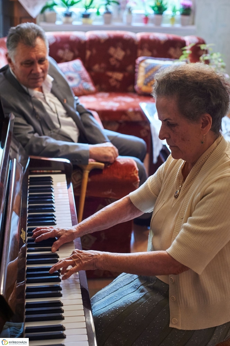 Szépkorú köszöntése Balya Lászlóné - fotó Szarka Lajos
