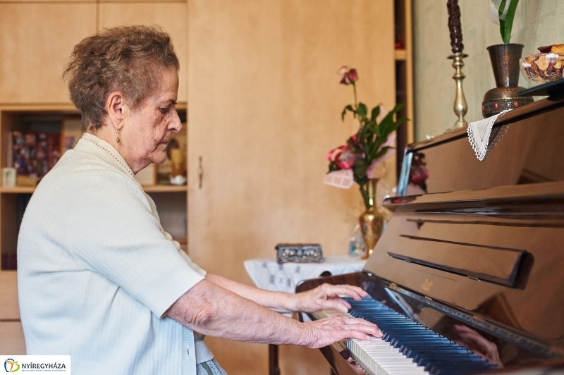 Szépkorú köszöntése Balya Lászlóné - fotó Szarka Lajos