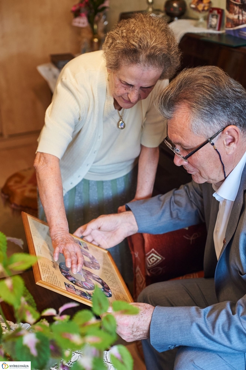 Szépkorú köszöntése Balya Lászlóné - fotó Szarka Lajos