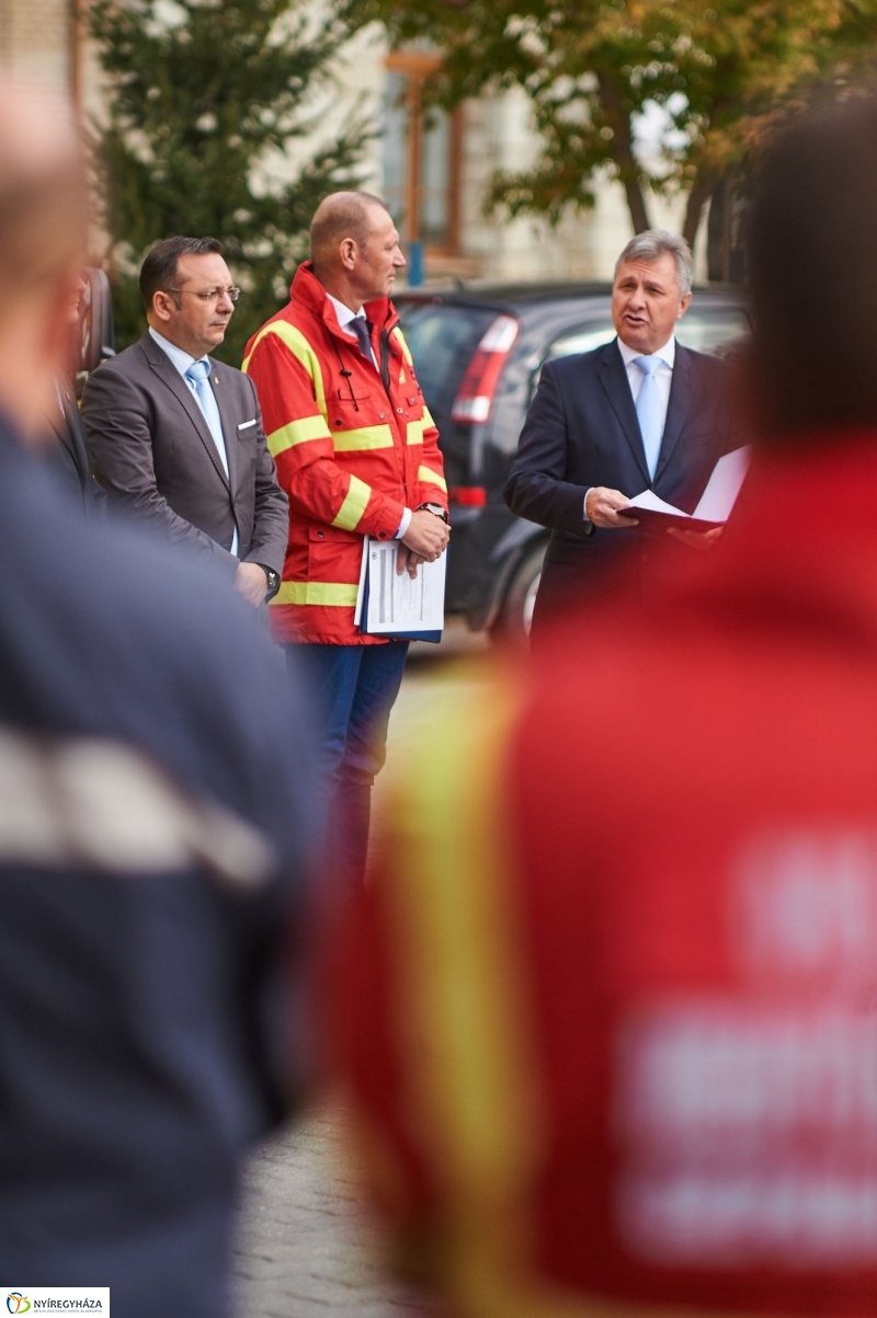 Új mentőautó átadás - fotó Szarka Lajos