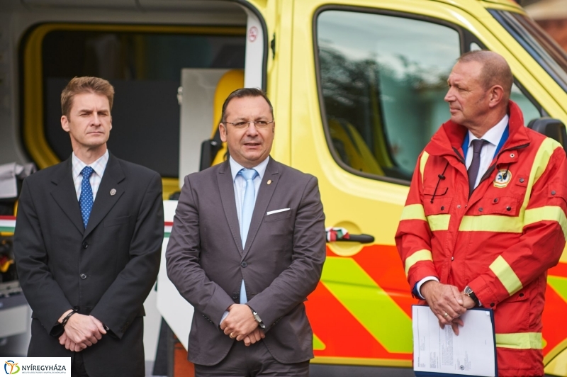 Új mentőautó átadás - fotó Szarka Lajos