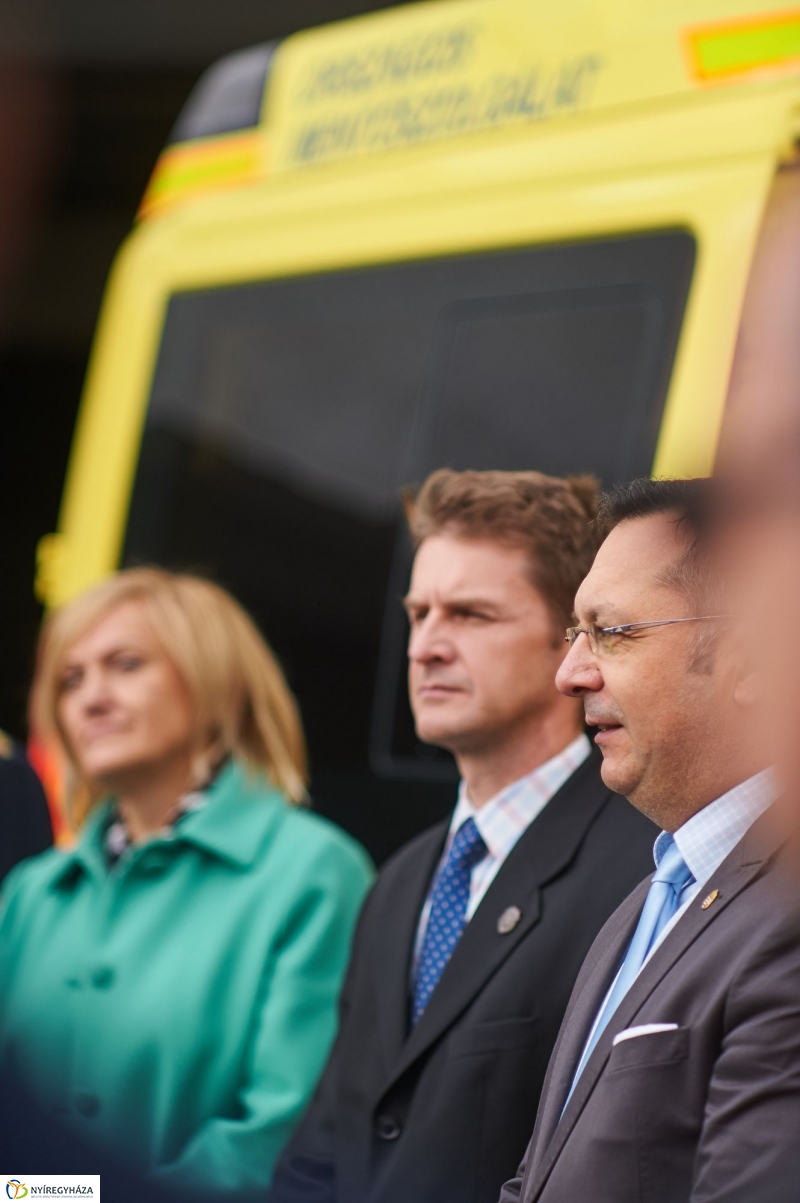 Új mentőautó átadás - fotó Szarka Lajos