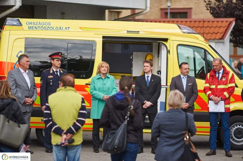 Új mentőautó átadás - fotó Szarka Lajos