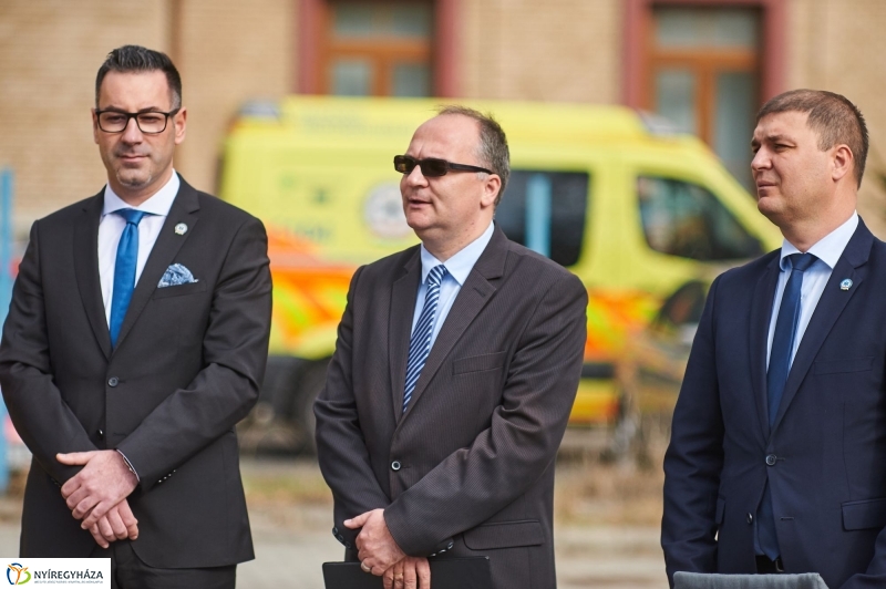 Új mentőautó átadás - fotó Szarka Lajos