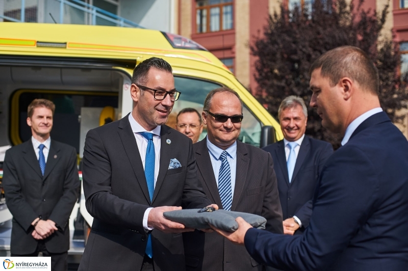 Új mentőautó átadás - fotó Szarka Lajos