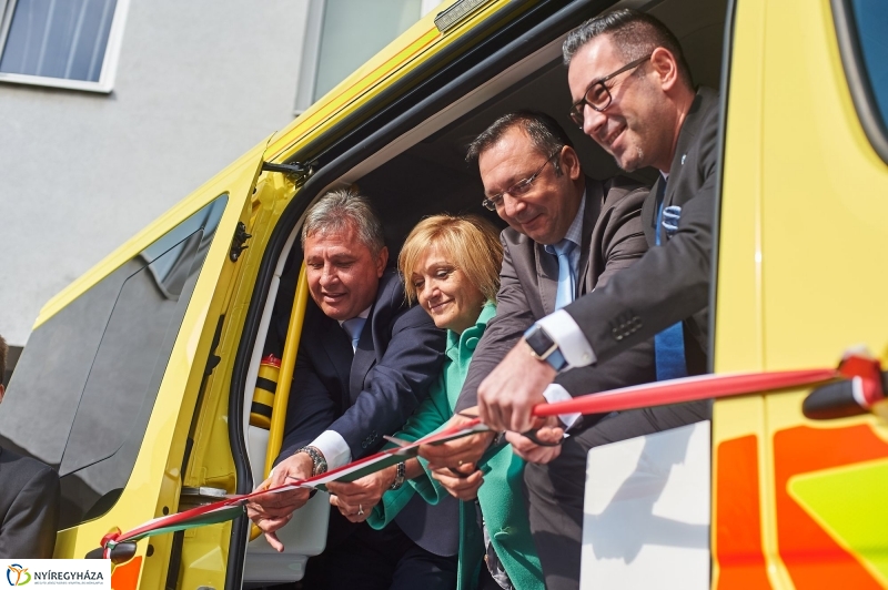Új mentőautó átadás - fotó Szarka Lajos