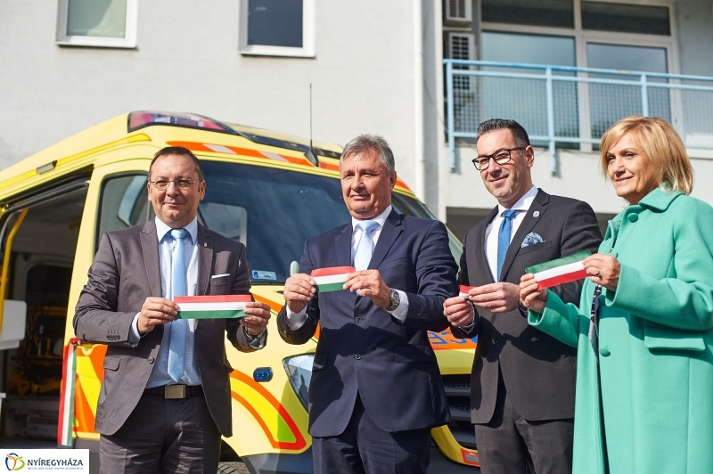 Új mentőautó átadás - fotó Szarka Lajos