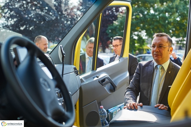 Új mentőautó átadás - fotó Szarka Lajos