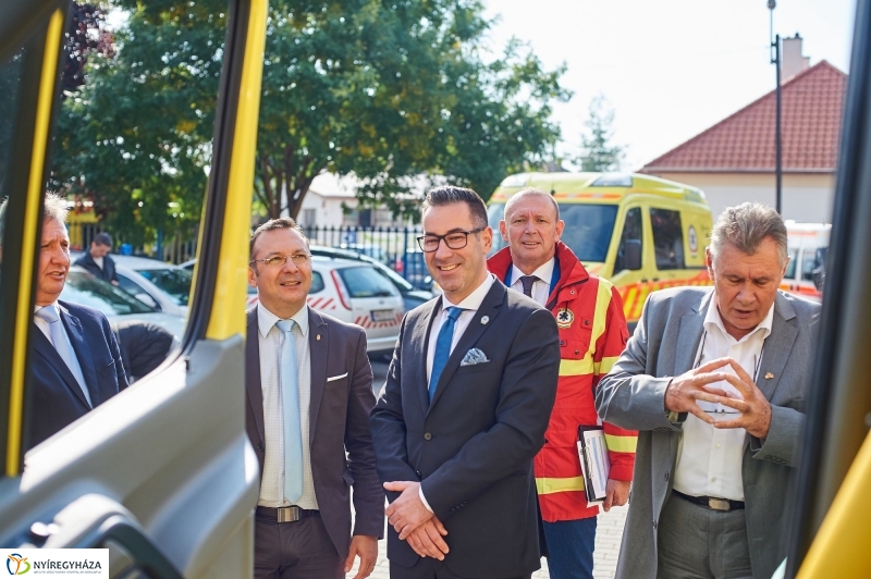 Új mentőautó átadás - fotó Szarka Lajos