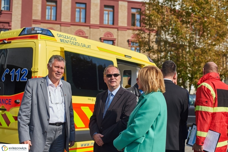 Új mentőautó átadás - fotó Szarka Lajos
