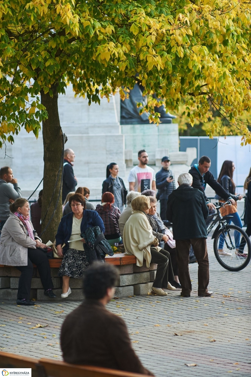 Bibliaolvasás a Kossuth téren - fotó Szarka Lajos