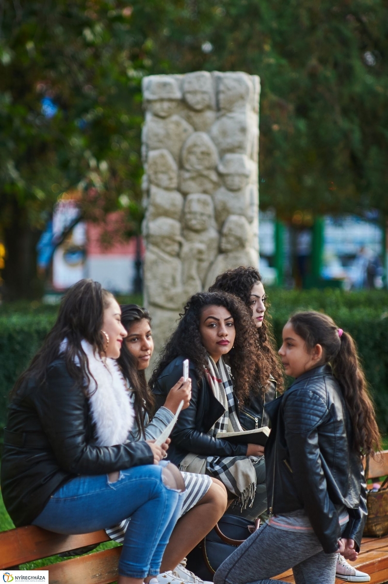 Bibliaolvasás a Kossuth téren - fotó Szarka Lajos
