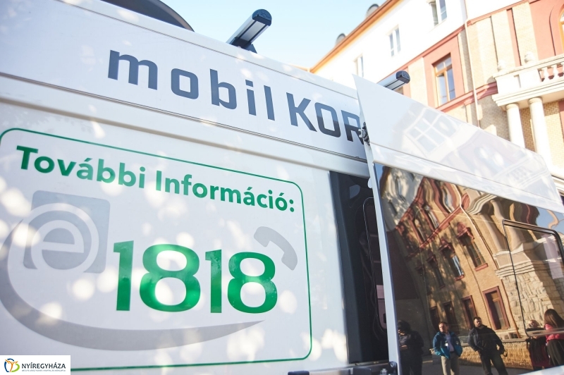 E-mobil Kormányablak a kórházban - fotó Szarka Lajos