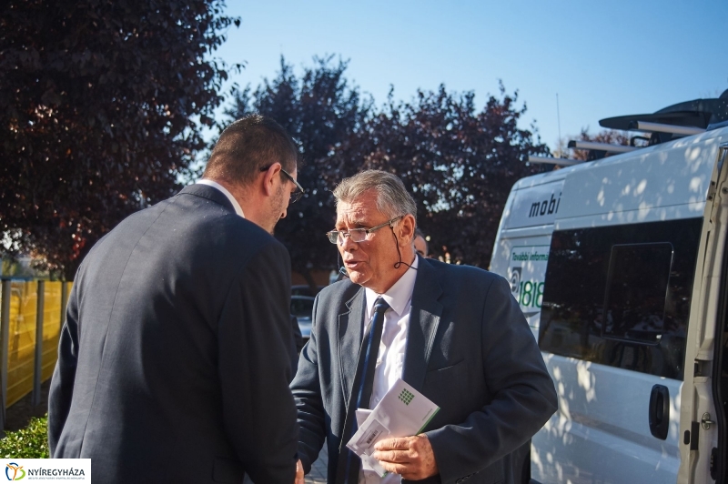 E-mobil Kormányablak a kórházban - fotó Szarka Lajos