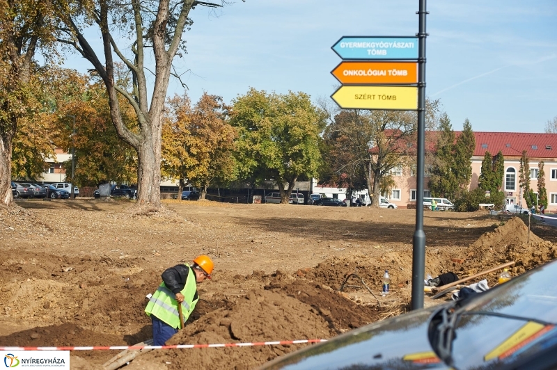 Parkolóház alapkőletétele a kórházban - fotó Szarka Lajos
