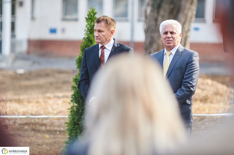Parkolóház alapkőletétele a kórházban - fotó Szarka Lajos