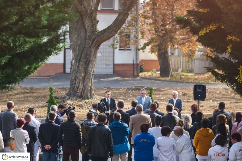 Parkolóház alapkőletétele a kórházban - fotó Szarka Lajos