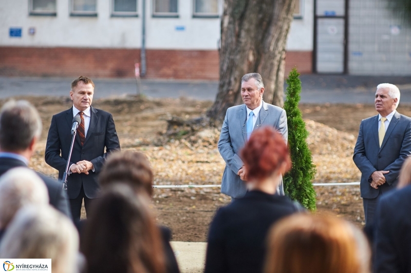 Parkolóház alapkőletétele a kórházban - fotó Szarka Lajos