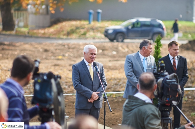 Parkolóház alapkőletétele a kórházban - fotó Szarka Lajos