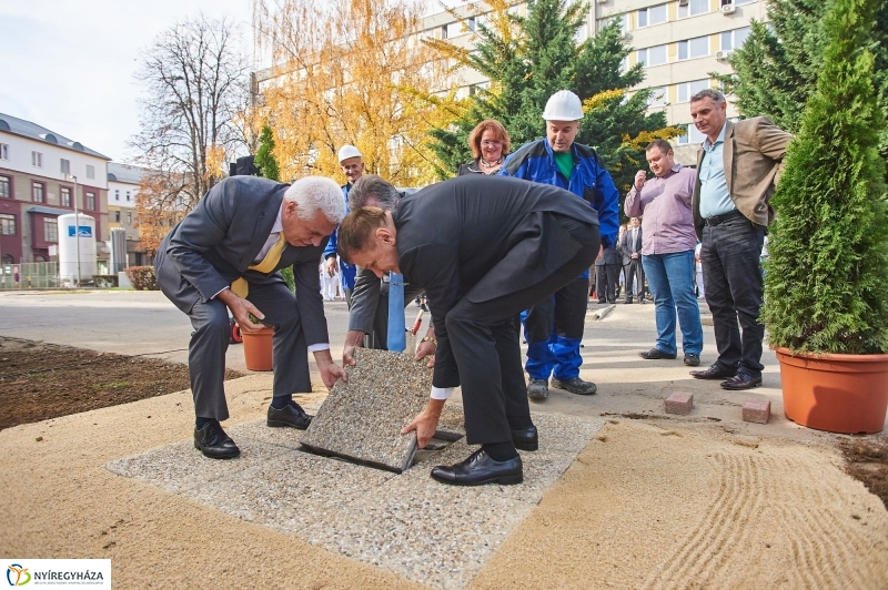 Parkolóház alapkőletétele a kórházban - fotó Szarka Lajos